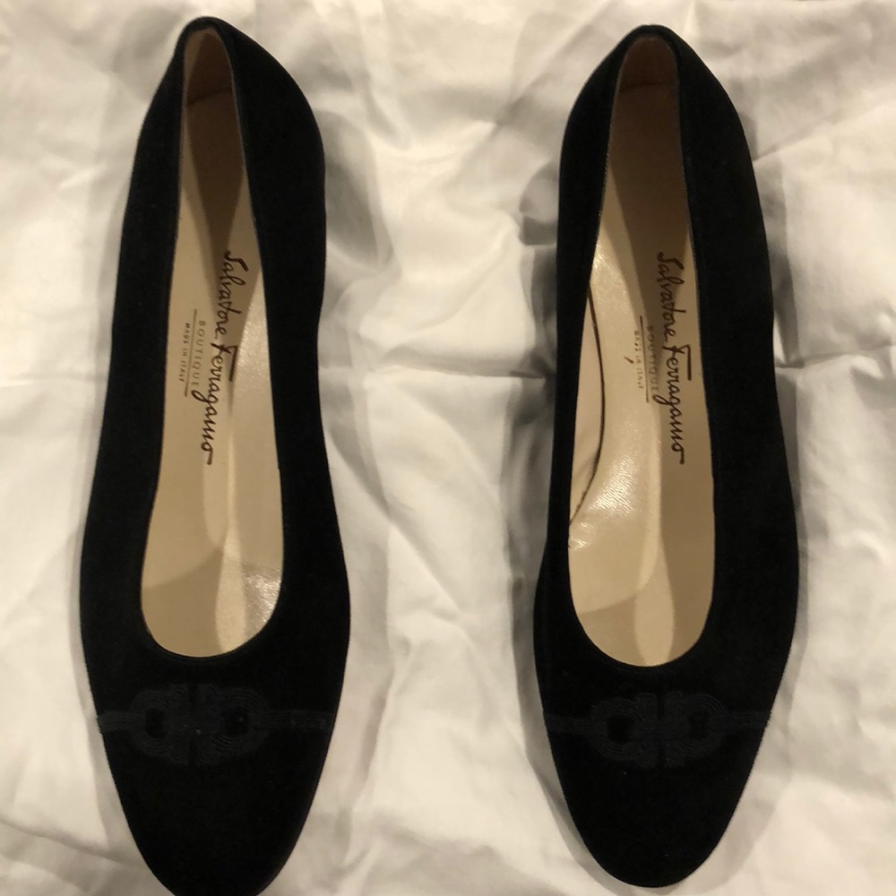Feragamo suede flats never worn